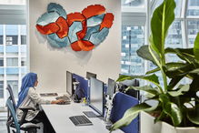 顛覆傳統 大膽配色與創新設計如何重塑律師事務所廣告形象